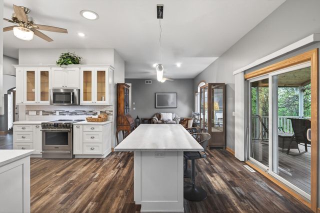 11312 Kenworth Lane, Lakeville, MN 55044