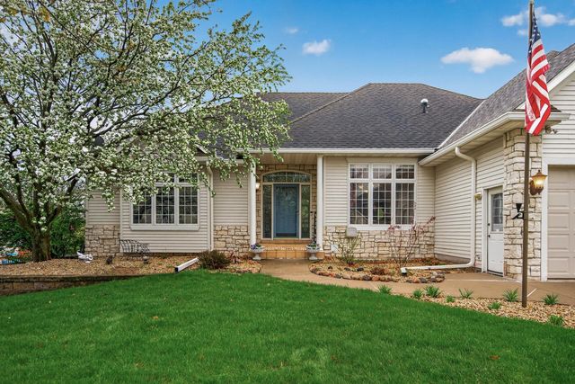 11312 Kenworth Lane, Lakeville, MN 55044