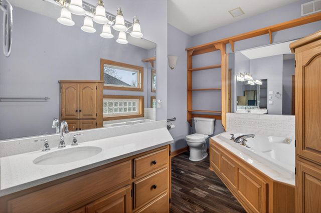 11312 Kenworth Lane, Lakeville, MN 55044