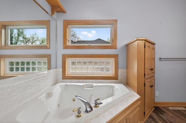 11312 Kenworth Lane, Lakeville, MN 55044