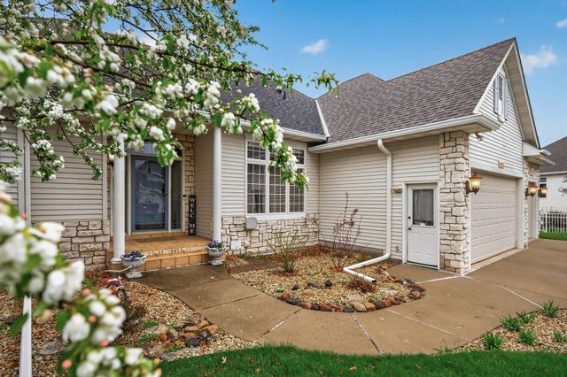 11312 Kenworth Lane, Lakeville, MN 55044