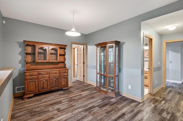 11312 Kenworth Lane, Lakeville, MN 55044