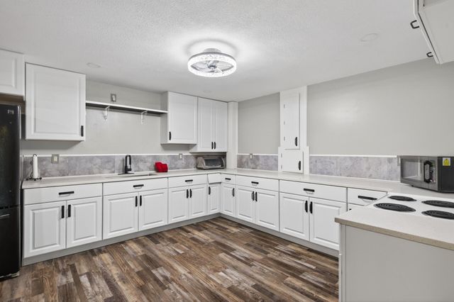 11312 Kenworth Lane, Lakeville, MN 55044