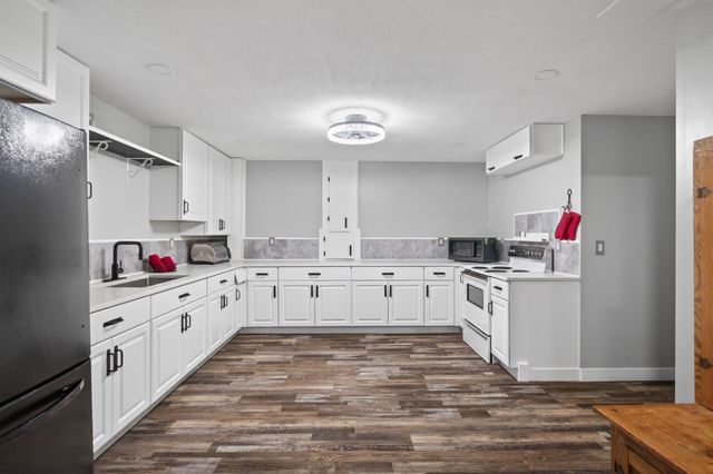 11312 Kenworth Lane, Lakeville, MN 55044