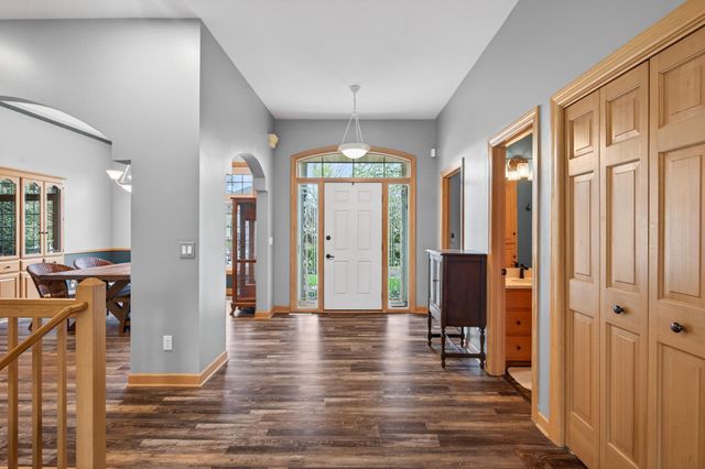 11312 Kenworth Lane, Lakeville, MN 55044