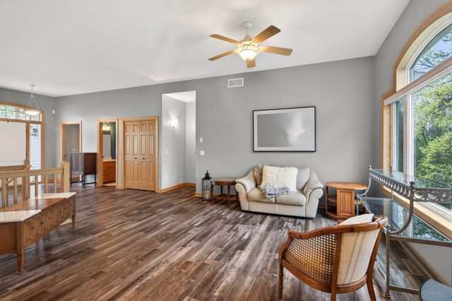 11312 Kenworth Lane, Lakeville, MN 55044