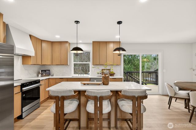 1692 Oak Ridge Dr, Camano Island, WA 98282