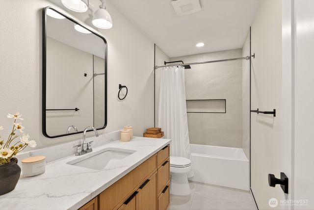 1692 Oak Ridge Dr, Camano Island, WA 98282