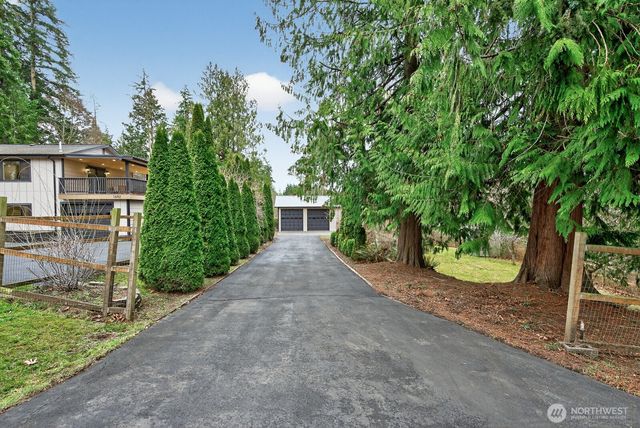 1692 Oak Ridge Dr, Camano Island, WA 98282