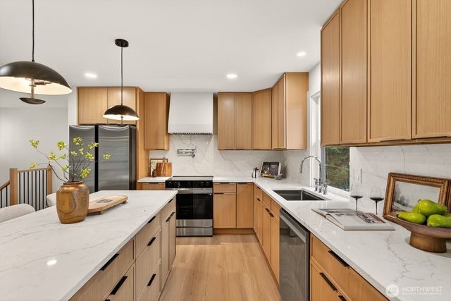 1692 Oak Ridge Dr, Camano Island, WA 98282