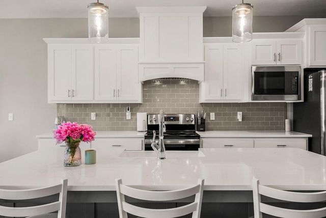 19526 W 116th Street, Olathe, KS 66061