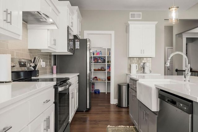 19526 W 116th Street, Olathe, KS 66061