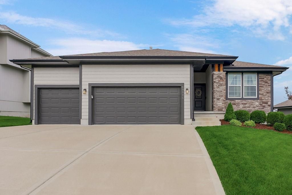 19526 W 116th Street, Olathe, KS 66061