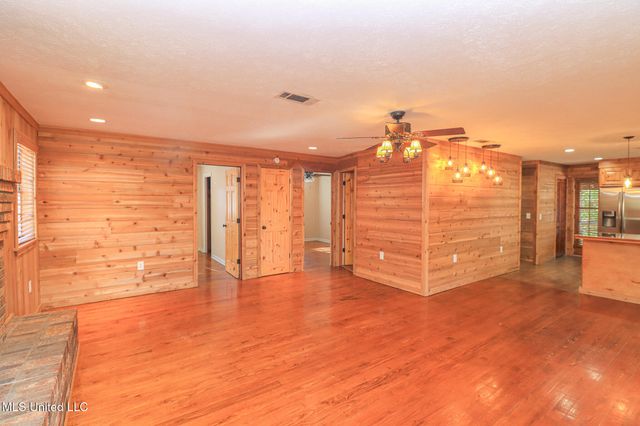 214 Hickory Ridge Drive, Florence, MS 39073