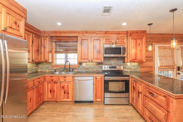 214 Hickory Ridge Drive, Florence, MS 39073