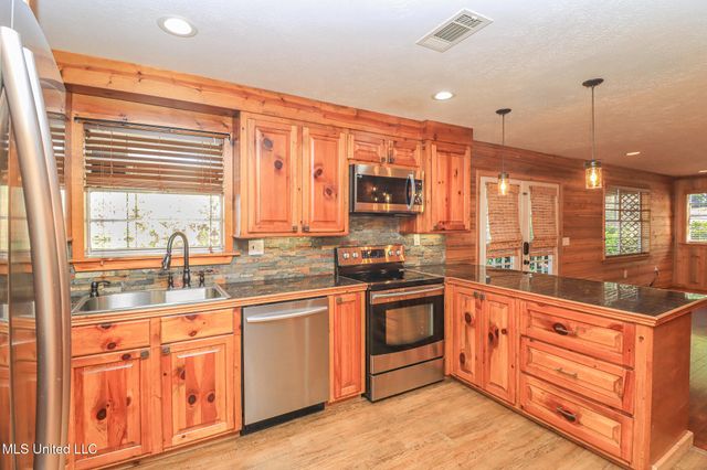 214 Hickory Ridge Drive, Florence, MS 39073