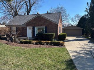 1921 Beverly Street, Sylvan Lake, MI 48320