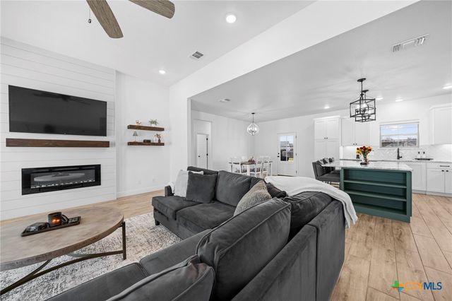 203 Sand Flat Lane, Temple, TX 76502