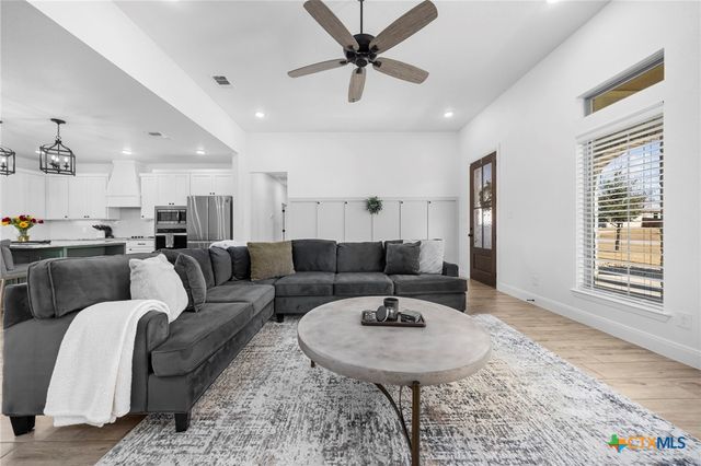 203 Sand Flat Lane, Temple, TX 76502