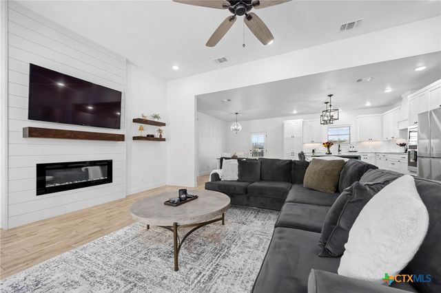 203 Sand Flat Lane, Temple, TX 76502