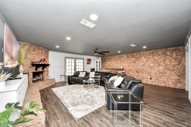 2514 Loganberry Circle, Seabrook, TX 77586