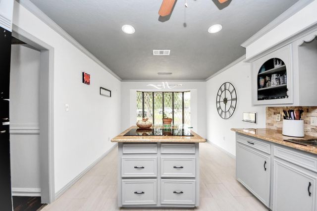 2514 Loganberry Circle, Seabrook, TX 77586