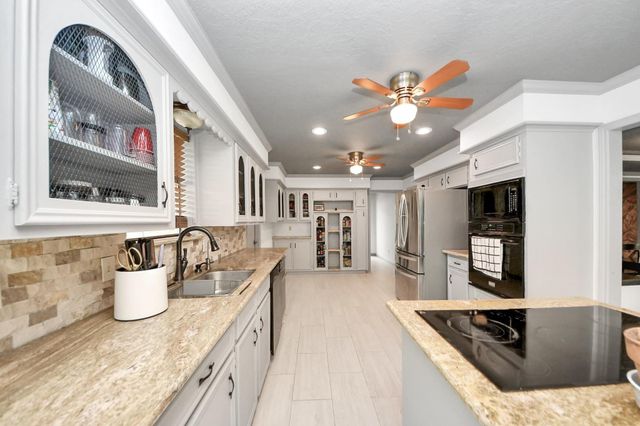 2514 Loganberry Circle, Seabrook, TX 77586