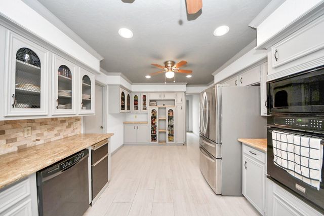 2514 Loganberry Circle, Seabrook, TX 77586