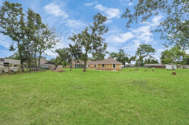 2514 Loganberry Circle, Seabrook, TX 77586
