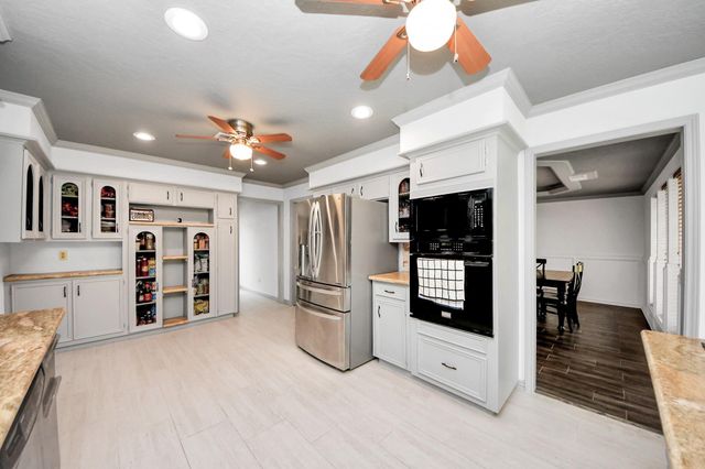 2514 Loganberry Circle, Seabrook, TX 77586