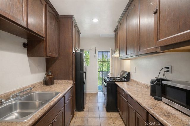 1543 W 22nd Place, Los Angeles, CA 90007