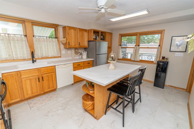 423 E Jefferson Street, Winterset, IA 50273