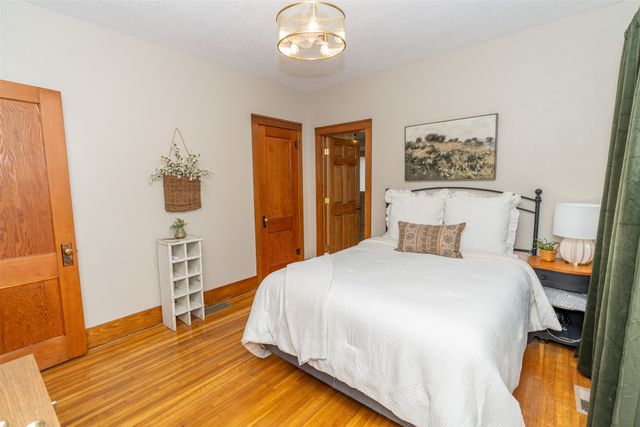 423 E Jefferson Street, Winterset, IA 50273