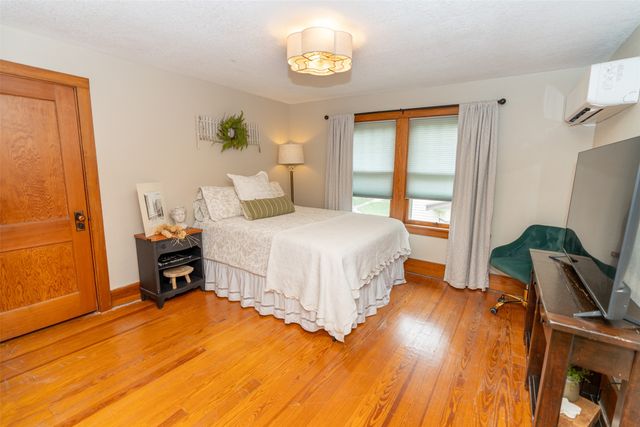 423 E Jefferson Street, Winterset, IA 50273