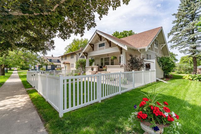423 E Jefferson Street, Winterset, IA 50273