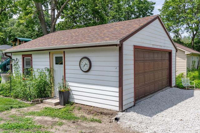 423 E Jefferson Street, Winterset, IA 50273