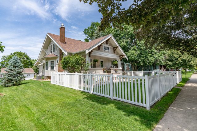 423 E Jefferson Street, Winterset, IA 50273