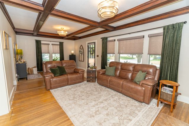 423 E Jefferson Street, Winterset, IA 50273