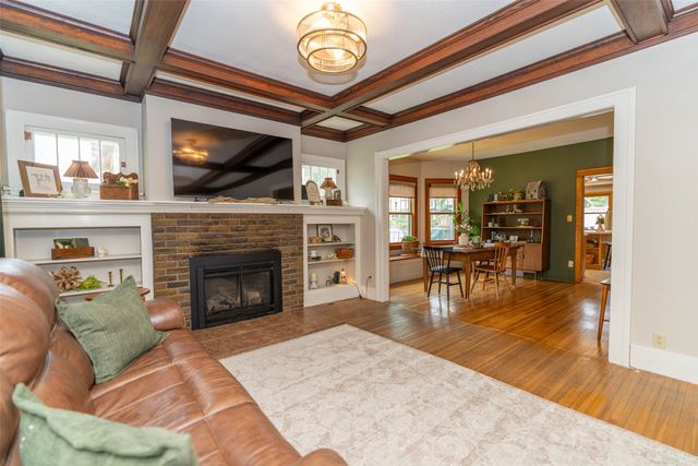 423 E Jefferson Street, Winterset, IA 50273