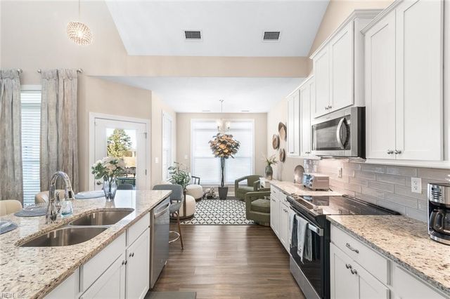 223 Creek Front LN, Suffolk, VA 23435