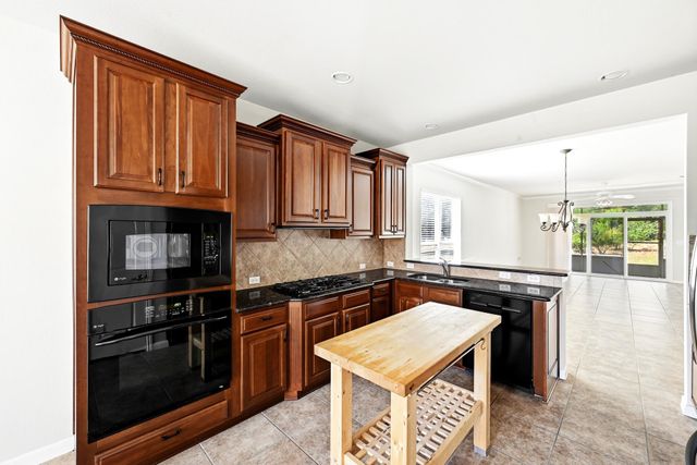 321 Fieldstone DR, Georgetown, TX 78633