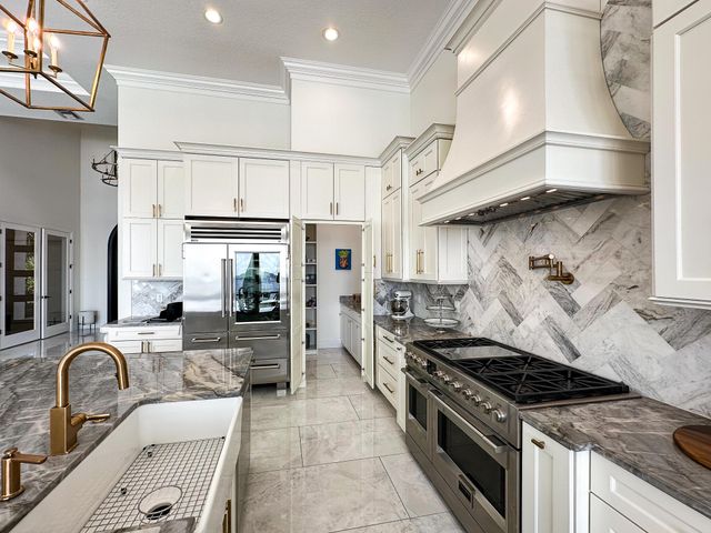 1000 NE Wright Avenue, Jensen Beach, FL 34957