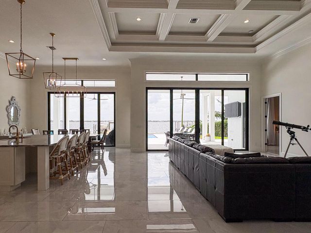 1000 NE Wright Avenue, Jensen Beach, FL 34957