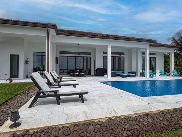 1000 NE Wright Avenue, Jensen Beach, FL 34957