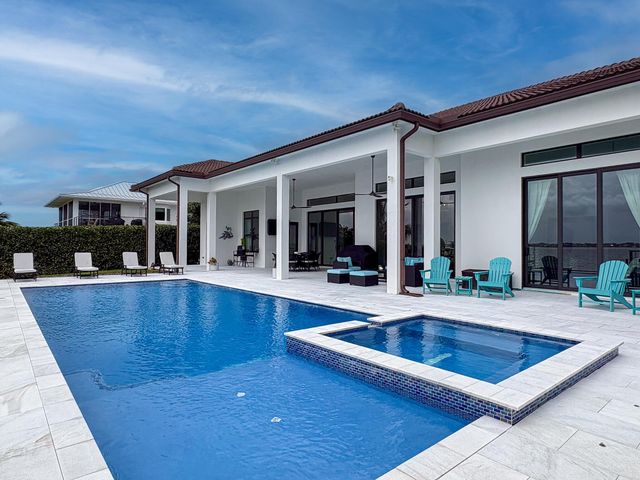 1000 NE Wright Avenue, Jensen Beach, FL 34957