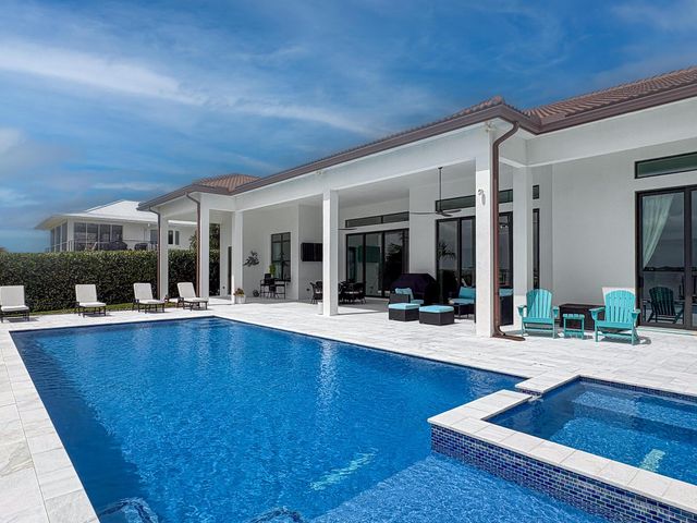 1000 NE Wright Avenue, Jensen Beach, FL 34957