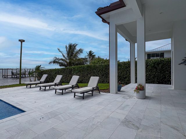 1000 NE Wright Avenue, Jensen Beach, FL 34957