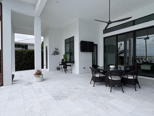 1000 NE Wright Avenue, Jensen Beach, FL 34957