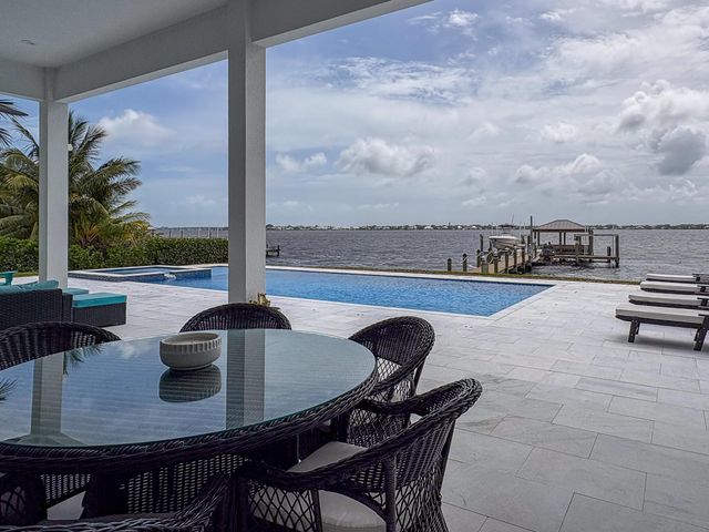 1000 NE Wright Avenue, Jensen Beach, FL 34957