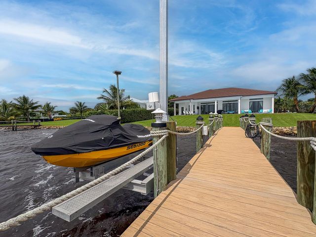 1000 NE Wright Avenue, Jensen Beach, FL 34957